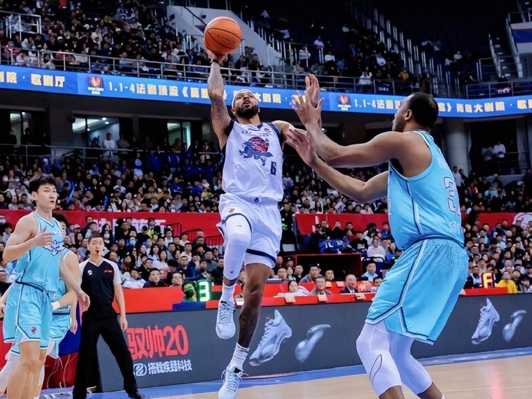 山东男篮客场挑战北京,内线外线均处劣势,猛踩油门才有希望爆冷