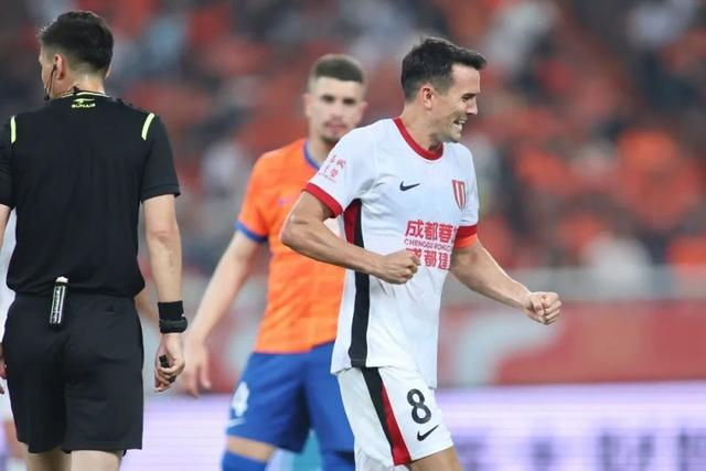 开云体育下载-周定洋获500万顶薪!媒体人热议:绝对超值,最后一份大合同|深圳新鹏城|港澳台|成都蓉城|鹏城|个税_新浪体育_新浪新闻