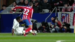 1741820940523037962.gif 开云体育官网-【欧冠】阿尔瓦雷斯点球违例,皇马点球大战淘汰马竞