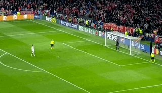 1741820078074030619.gif 开云体育官网-【欧冠】阿尔瓦雷斯点球违例,皇马点球大战淘汰马竞