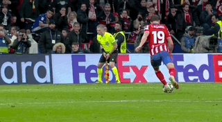 1741819827670011253.gif 开云体育官网-【欧冠】阿尔瓦雷斯点球违例,皇马点球大战淘汰马竞