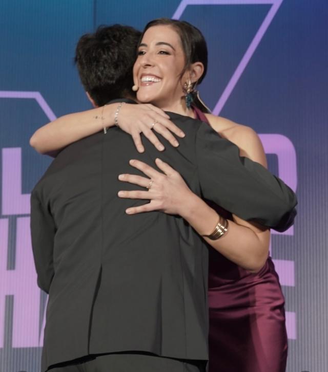 开云-表彰体育精神！西班牙媒体为何冰娇颁发纪念奖杯