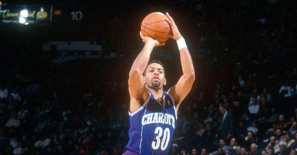 开云APP-小人物也会被记住!这6人非明星球员却得到球队认可 成功退役球衣