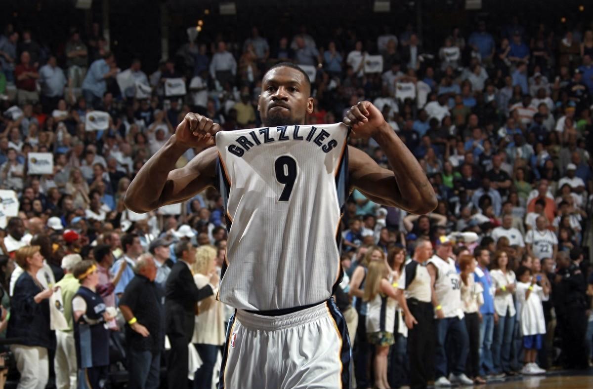 开云APP-小人物也会被记住!这6人非明星球员却得到球队认可 成功退役球衣