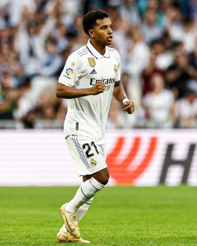 1682806240456056612.jpg 开云体育官网-【西甲】罗德里戈世界波本泽马戴帽,皇马主场取3分