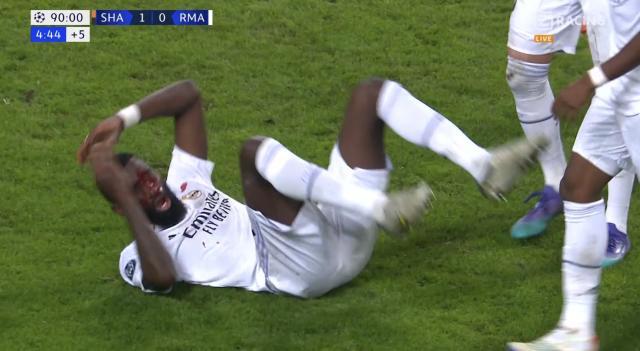 1665532435170042994.jpg 开云体育下载-阿扎尔果然又演砸了,国家德比前该为皇马担心吗?