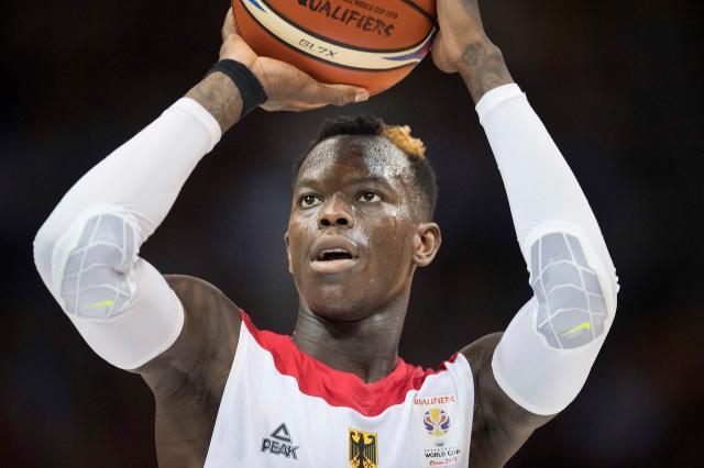 1663109725086001662.jpg 开云体育下载-【早报】莱万脚软!拜仁真对巴萨“血脉压制”?