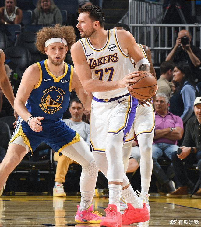 开云体育官网-东契奇生日夜26+6+8，詹皇准三双造2大纪录，湖人大胜勇士止3连败|勒布朗·詹姆斯|波士顿凯尔特人队|nba全明星赛|菲尼克斯太阳队|卢卡-东契奇_新浪体育_新浪新闻