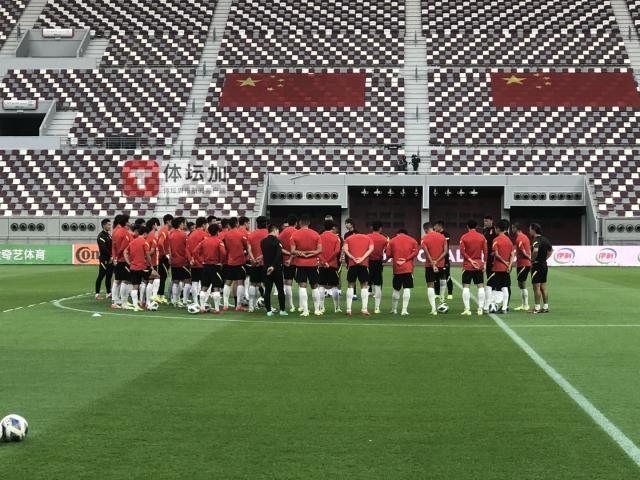 KAIYUN-聪明！国足借主队之便提前踩场 分队对抗练新战法