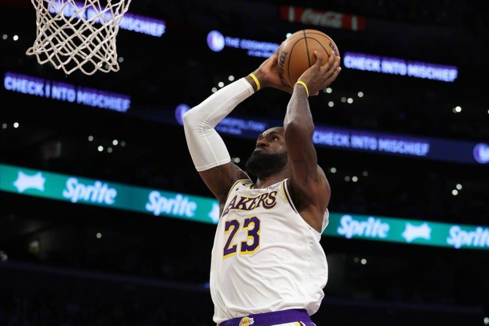 湖人狂胜24分获4大喜讯！东契奇蜕变老詹破纪录 2换1交易捡漏神射