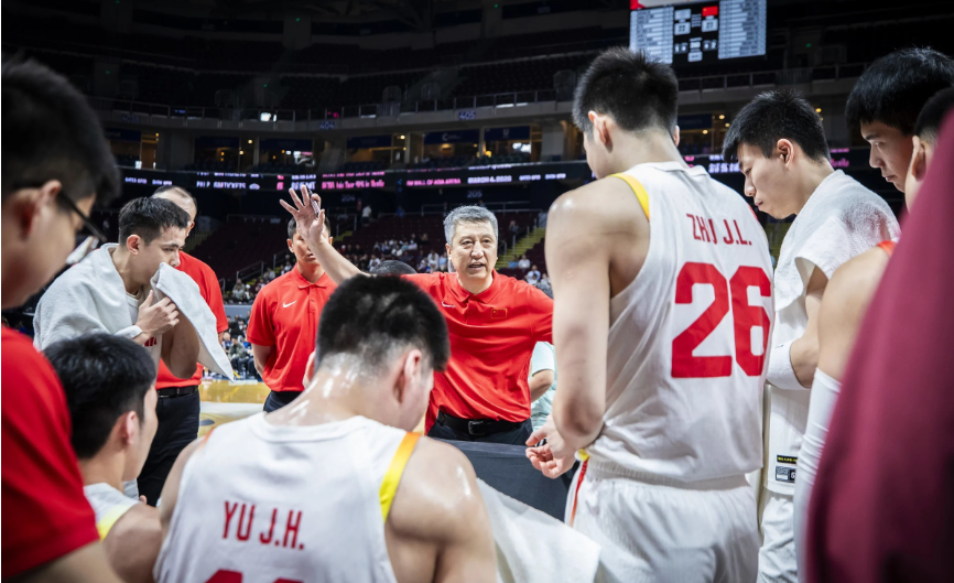 开云-比张镇麟还差！中国男篮逆转夜最失意之人：失误被换下 出场30秒