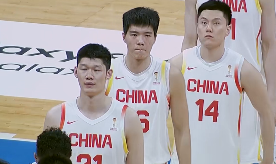 开云-比张镇麟还差！中国男篮逆转夜最失意之人：失误被换下 出场30秒