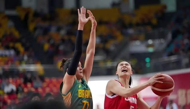开云体育官网-打的啥呀？女篮加时险胜巴西，王思雨+刘禹彤合砍30分，多人打铁