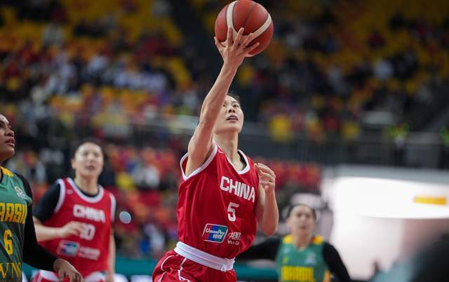 开云体育官网-打的啥呀？女篮加时险胜巴西，王思雨+刘禹彤合砍30分，多人打铁