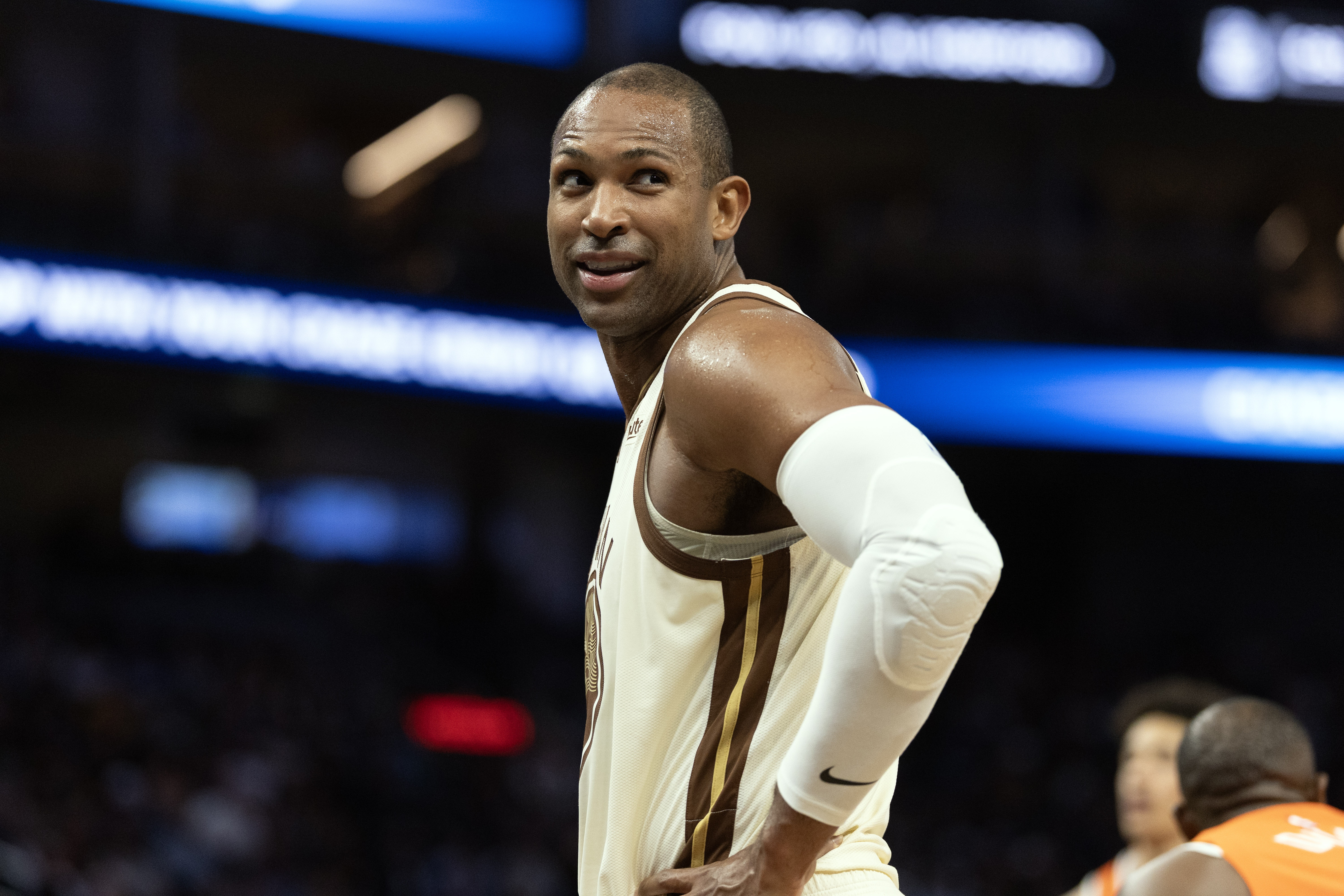 KAIYUN-金州伤病梦魇！巴特勒ACL报销 穆迪恐怖膝伤 库里跑步膝归期未定