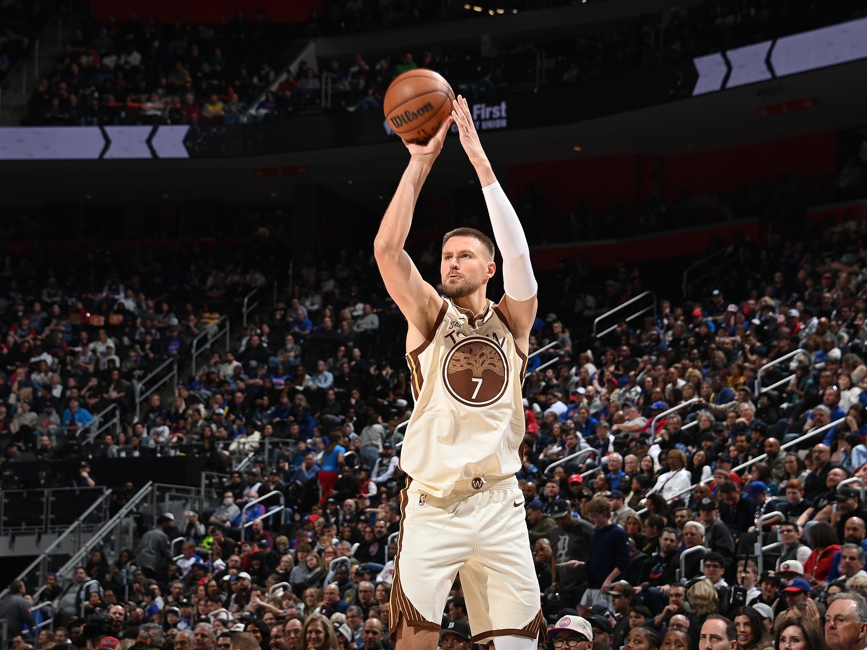 KAIYUN-金州伤病梦魇！巴特勒ACL报销 穆迪恐怖膝伤 库里跑步膝归期未定